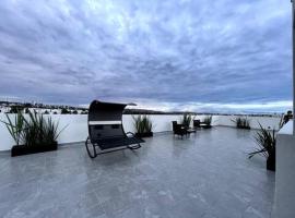 Living Universidad โรงแรมในEl Gallinero