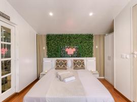 Suite Chalet Cosy Close to CDG and Disneyland Paris，位于Vaujours的木屋