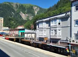 Alaskan Hotel and Bar