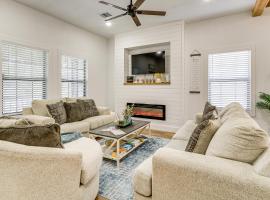 1 Mi to Dtwn Brenham! 'The Bell & Bloom Cottage'、ブレナムのホテル