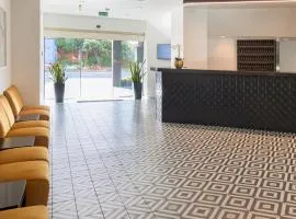 Bay Plaza Hotel