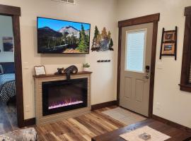 Parkside Cabins, hotel in West Yellowstone