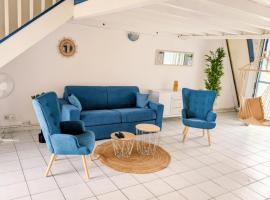 COEUR de Sainte Anne-Appartement à 50 m de la PLAGE-vue MER-Clim, hotel in Sainte-Anne