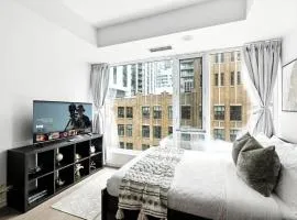 Modern Studio Retreat in Downtown Toronto