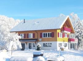 Holiday apartment with 2 bedrooms, βίλα σε Sattel