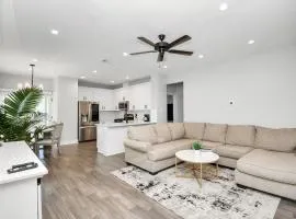 Family Friendly Spacious 3 Bedroom w Pool Table