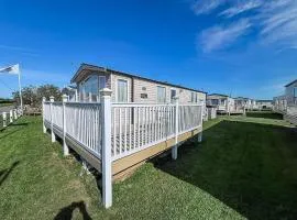 Lovely 8 Berth Caravan With Large Decking Area In Caister, Norfolk Ref 65055Eb
