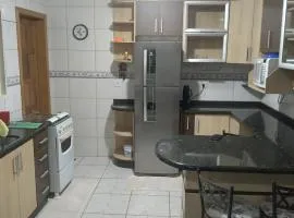 Casa em condomío, ótima localização