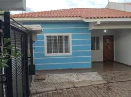 Casa em condomío, bem localizada
