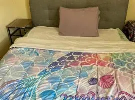 2131 bedroom With shared Bathroom