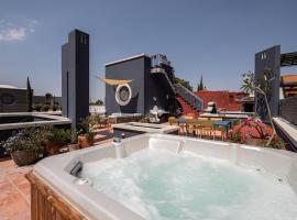 Rooftop Jacuzzi! Country-style 4 Bedroom Cottage: San Miguel de Allende'de bir otel
