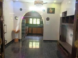 Homestay Tirupati near Kanchi Peetam,Iskcon,Alipir، فندق في تيروباتي