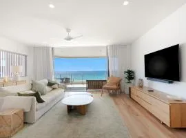 Beachfront Penthouse with Private Rooftop, BBQ, 2Car