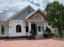 Khách sạn Lavender Hoa châu resort