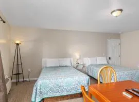 Cozy Lakeview suite with Kitchenette