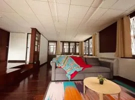 4BR House max 10pax, Near MRT and Local Place