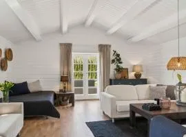 Cozy Wooden Cottage With A Great Terrace