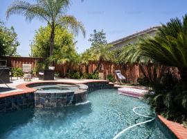 Chic Oasis Pool, Jacuzzi & Game Area, hotel em Riverside