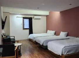 Central Plaza Hotel