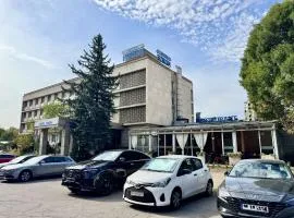 Hotel Forum - Free Parking for cars