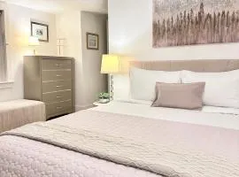 Cozy 2BR Apt with Parking, Steps to Brown and RISD