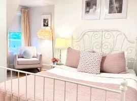 College Hill 2BR, Walk to Brown & RISD, Free Parking
