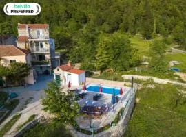 Villa in Tučepi with Pool near Seabeach