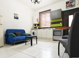 Corner view 3