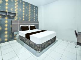 Hotel O Makassar near Mall Panakukang formerly Hotel Lucky Inn Makassar, khách sạn ở Pacinongong