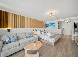 Waikiki 30FL Luxury Studio with Majestic Ocean Fireworks