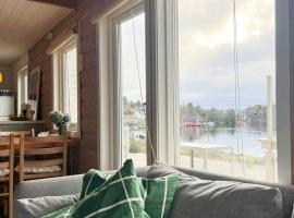Beachfront Cabin With Sun Terraces On Helgøy, Hotel in Sjernarøy