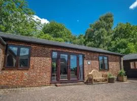 Rural Farm Cottage nr Canterbury - logburner, parking, 2bed and 2bath -idyllic setting