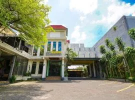 Novon Family Hotel by Tripletree