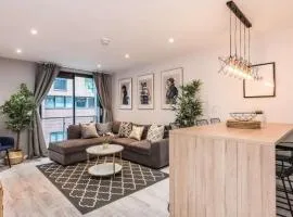Stylish Liverpool Apartment with Parking & Balcony