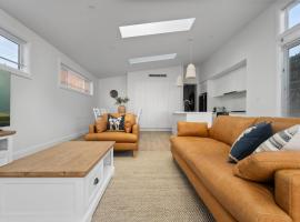 Sweet Seymour - 3 Bed 2 Bath Cosy & Modern Home, hotel in Bathurst