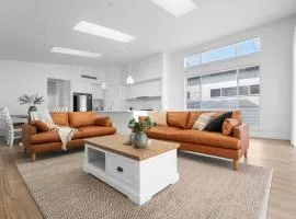 Stunning Seymour - 3 Bed 2 Bath - Amazing Location