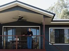 Tuckeroo Cottages - Cockatoo Cottage