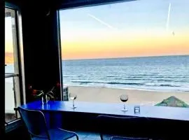 Seafront Luxury Studio with Panoramic Sea View, Sunny Beach