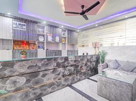 Collection O Shivashakti Grand Near Chaudhary Charan Singh International Airport, hotel in Banthra Sikandarpur