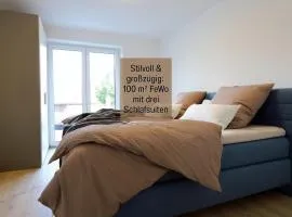 FeWo Blaue Lagune Northeim- neu, modern, geräumig - 100 qm - 3 Schlafzimmer- bis 6 Gäste, Kleinkinder reisen gratis - mit Garten, Grill & Terrasse - Fußbodenheizung - Smart-TV - Küche mit Backofen Spühlmaschine, Toaster - Fahrradkeller - nahe Göttingen