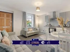 2 BR House By Eason Stays Short Lets & Serviced Accommodation Rossendale With Free Parking