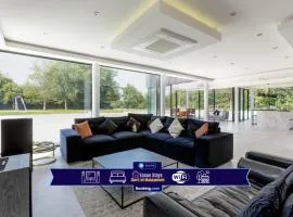 6 BR Luxury House With Huge Garden and Cinema Room By Eason Stays Short Term Rental Rugby