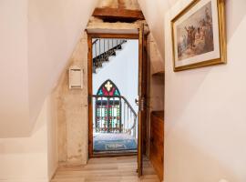 Appartement Chaleureux et Moderne sous les toits du Château 8pers, khách sạn ở Villeurbanne