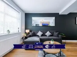3BR House By Eason Stays Short Term Rental Wythenshawe Near Manchester Airport with Free Parking