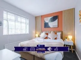 2 BR House By Eason Stays Short Lets & Serviced Accommodation Wythenshawe With Free Parking