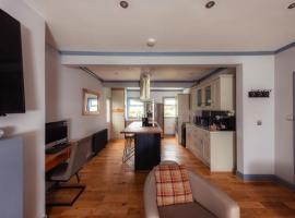 Hamara Luxury Portree Cottage with Hot Tub!, ξενοδοχείο με υδρομασάζ σε Portree