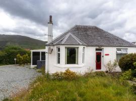Hamara Luxury Portree Cottage with Hot Tub!, hotel with hot tubs in Portree