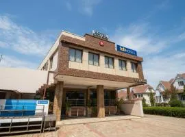 FabHotel Elysian Grand - 3 kms from Chaudhary Charan Singh International Airport Lucknow