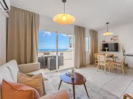 2 BDR Apartment in the Heart of Los Gigantes