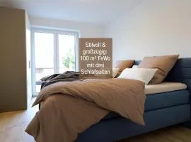 FeWo Blaue Lagune Northeim- neu, modern, geräumig - 100 qm - 3 Schlafzimmer- bis 6 Gäste, Kleinkinder reisen gratis - mit Garten, Grill & Terrasse - Fußbodenheizung - Smart-TV - Küche mit Backofen Spühlmaschine, Toaster - Fahrradkeller - nahe Göttingen